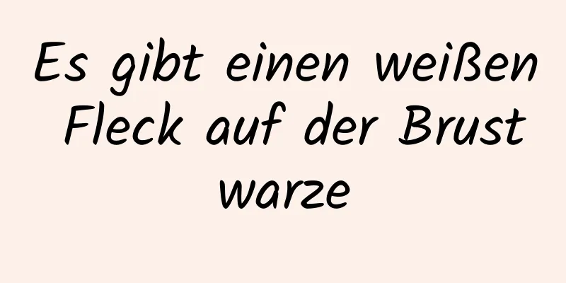 Es gibt einen weißen Fleck auf der Brustwarze